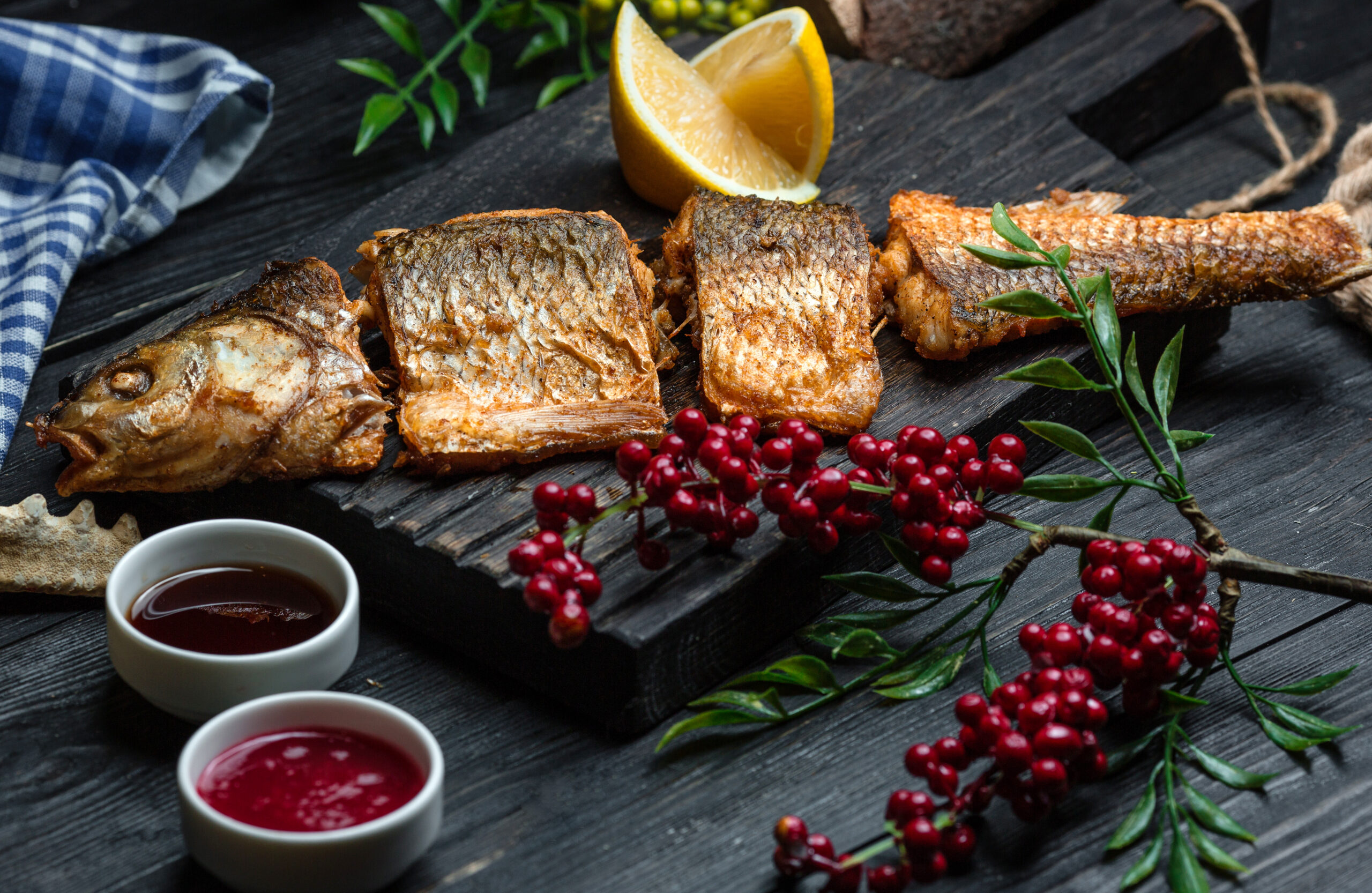 Poisson grillé avec des cranberries